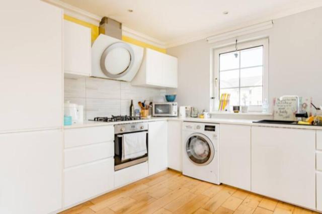 Privatunterkunft Ensuite Double With Private Parking EDI